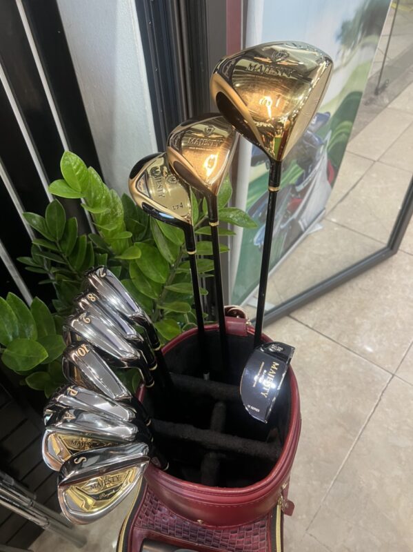 Bộ Gậy Majesty royal (11 gậy cán R)