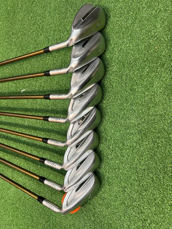 Bộ sắt Ping G700 (cán graphite SR)