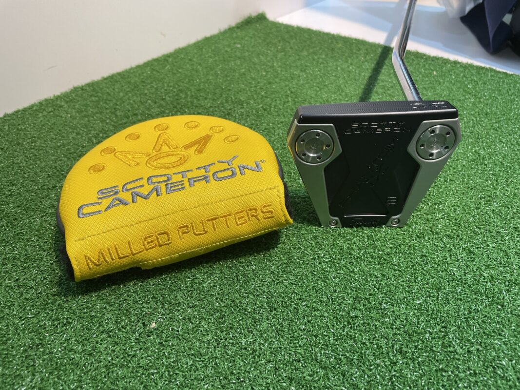 Putt Titleist scotty cameron Phantom X8